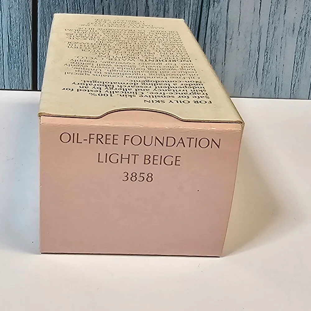 Mary Kay - Oil-Free Foundation Light Beige #3858 -‎ NIB Old Stock